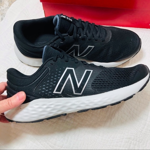 🔥MOVING SALE🔥 New Balance black mesh 520 Sz10. Nearly new with box - Picture 2 of 8